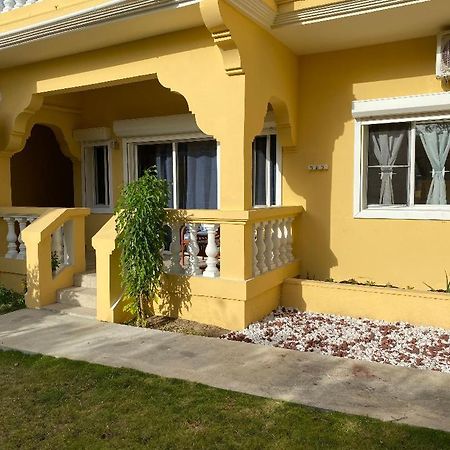 Lovely 2 Bedroom Apartment In Quiet Neighborhood! Philipsburg  Bagian luar foto