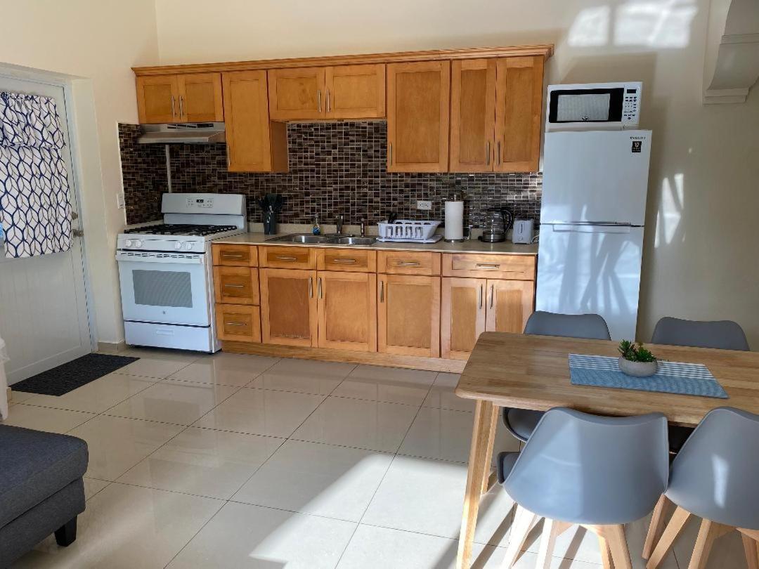 Lovely 2 Bedroom Apartment In Quiet Neighborhood! Philipsburg  Bagian luar foto